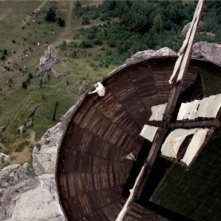I colori della passione: una bellissima immagine dall'alto del mulino tratta dal film
