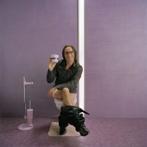 Jean Dujardin in una buffa immagine del film 99 F