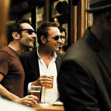 Jean Dujardin ne Gli infedeli con Gilles Lellouche