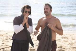 Jean Dujardin sul set di Piccole bugie tra amici con Guillaume Canet