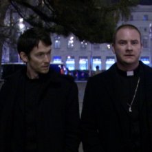 L'altra faccia del diavolo: Simon Quarterman con Evan Helmuth in una scena del film
