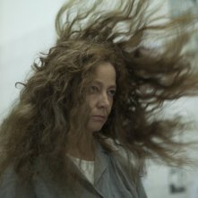 Suzan Crowley posseduta dal demonio in una scena de L'altra faccia del diavolo