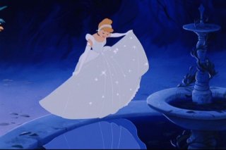 Cenerentola al ballo del principe, vestita in modo magnifico