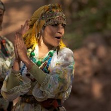 La sorgente dell'amore: la bellissima Leïla Bekhti in una scena di danza del film