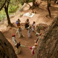 La sorgente dell'amore: le splendide donne protagoniste del film viste dall'alto in una scena del film
