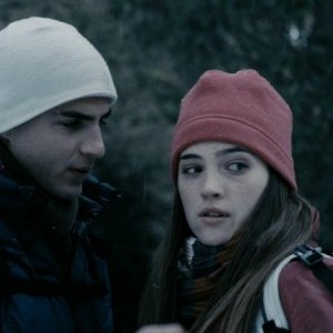 Maxi Iglesias e Ona Casamiquela nel film El secreto de los 24 escalones