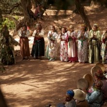Una colorata scena tratta dal film La sorgente dell'amore
