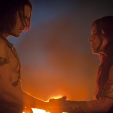 Taylor Kitsch insieme a Lynn Collins in una romantica scena di John Carter