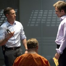 Una spia non basta: Chris Pine e Tom Hardy durante un interrogatorio in un'immagine del film