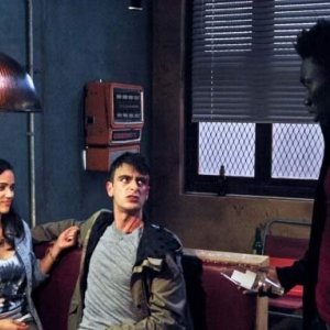Misfits: Nathan Stewart-Jarrett in una scena del primo episodio della stagione 3