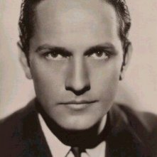 Una foto di Fredric March
