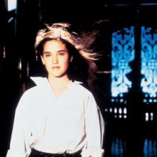 Jennifer Connelly in una sequenza di Phenomena