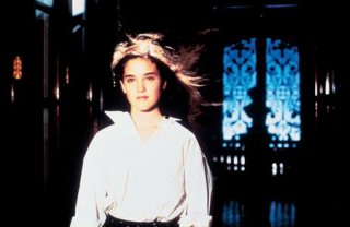 Jennifer Connelly in una sequenza di Phenomena