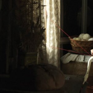 Maribel Verdù in una scena di De tu ventana a la mía, del 2011