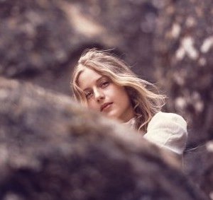 Picnic ad Hanging Rock: Anne-Louise Lambert in una scena del film