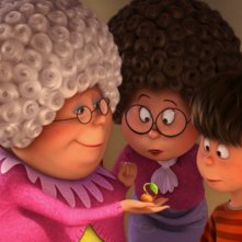 Ted insieme alla mamma e a nonna Norma in una scena del film Lorax - Il guardiano della foresta