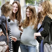 17 ragazze: Louise Grinberg insieme a Juliette Darche in un'immagine del film