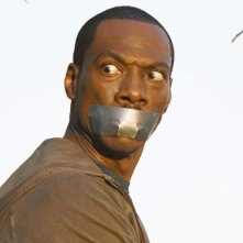 Eddie Murphy con la bocca tappata nella commedia A Thousand Words