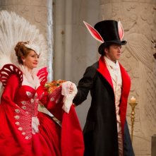 Julia Roberts e Armie Hammer in una scena di Biancaneve