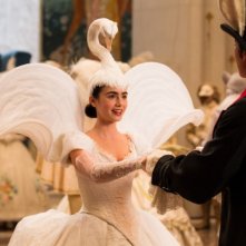 Lily Collins in una scena tratta da Biancaneve