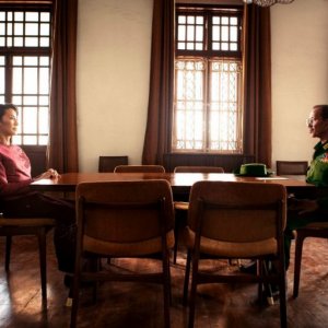 Michelle Yeoh e Danny Toeng, che interpreta il colonnello Than Tun, in una scena di The Lady