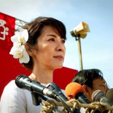 The Lady: Michelle Yeoh con lo sguardo fiero nei panni della pacifista Aung San Suu Kyi