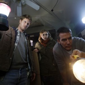 Elizabeth Olsen in Silent House con Eric Sheffer Stevens e Adam Trese