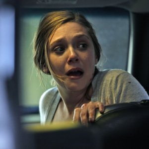 Elizabeth Olsen in una scena di Silent House.