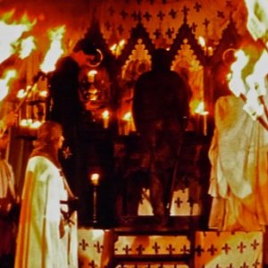 I cavalieri che fecero l'impresa - particolare scenografia processione notturna (realizzata da  G. Pirrotta)