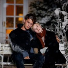 Dakota Fanning e Jeremy irvine in una scena di Now Is Good