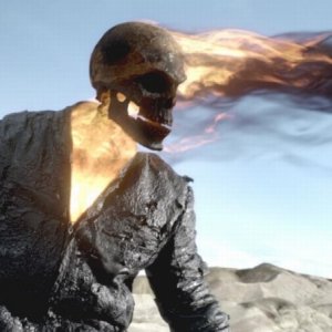 Ghost Rider: Spirito di vendetta, il motociclista fantasma protagonista del film