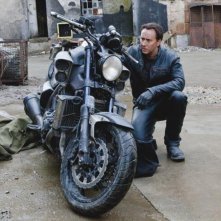 Ghost Rider: Spirito di vendetta, Nicolas Cage con la sua moto in una scena del film