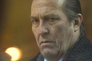 Ghost Rider: Spirito di vendetta, un primo piano di Ciarán Hinds tratto dal film