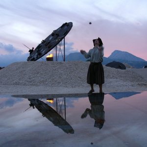 Quijote: un acrobata in azione in un'immagine tratta dal film