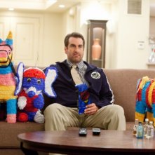 21 Jump Street: Rob Riggle in compagnia di tre coloratissime piñatas