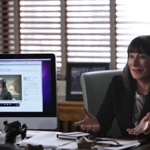 Anjelica Huston nel ruolo di Eileen Rand: foto di scena della serie TV Smash, prima stagione