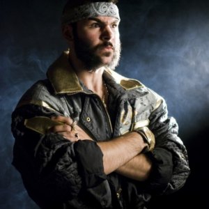 Ecco il character poster di L DUBBA E, personaggio di The FP interpretato da Lee Valmassy