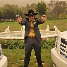 Pistole in pugno per Diego Luna in Casa de mi padre