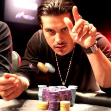 Poker Generation: Andrea Montovoli al tavolo da poker in una scena del film