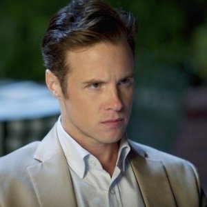 Revenge: Ashton Holmes nell'episodio Le ragioni del cuore