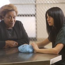 Revenge Cch Pounder E Emily Vancamp Nell Episodio Fantasmi Del Passato 234247