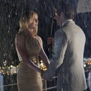 Revenge: Emily VanCamp e Joshua Bowman nell'episodio Commitment