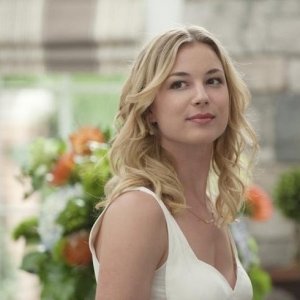 Revenge: Emily VanCamp nell'episodio Sospetto