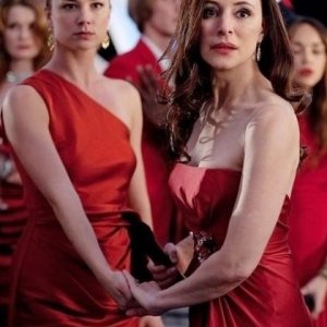Revenge: Madeleine Stowe e Emily VanCamp nell'episodio Chaos