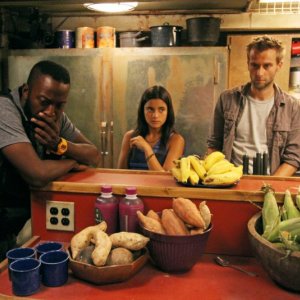 The River: Shaun Parkes, Paulina Gaitan e Joe Anderson in una scena (episodio A Better Man)