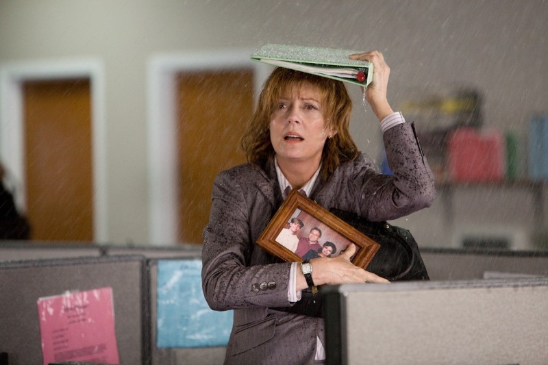 Susan Sarandon sotto la pioggia nel film Jeff Who Lives at Home