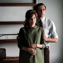 Valerio Mastandrea con Laura Chiatti in una scena di Romanzo di una strage