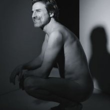 Alberto San Juan nudo in una foto promo de La montaña rusa