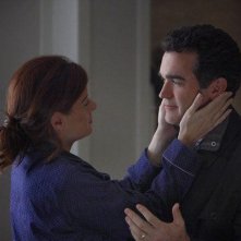 Debra Messing e Brian d'Arcy nel sesto episodio di Smash