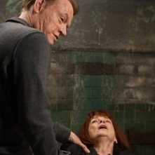 Fringe: Jared Harris e Blair Brown nell'episodio The End of All Things